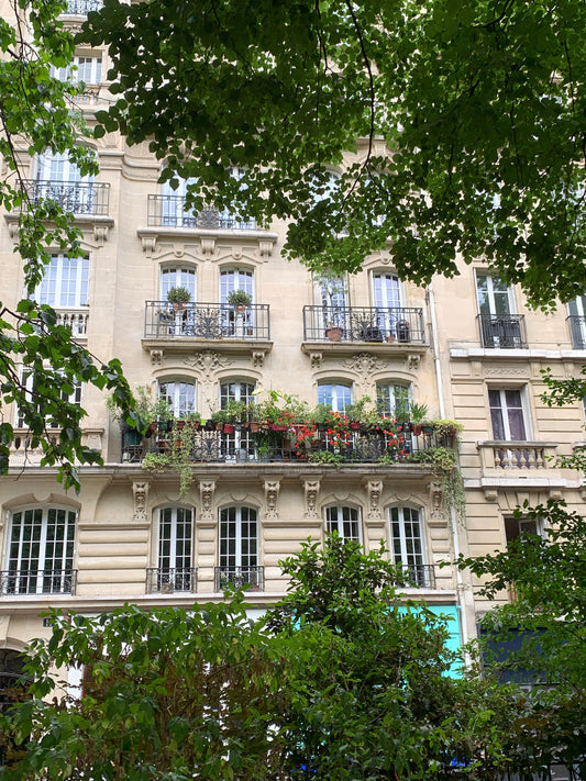 Comment profiter d'un balcon étroit : aménagement et astuces