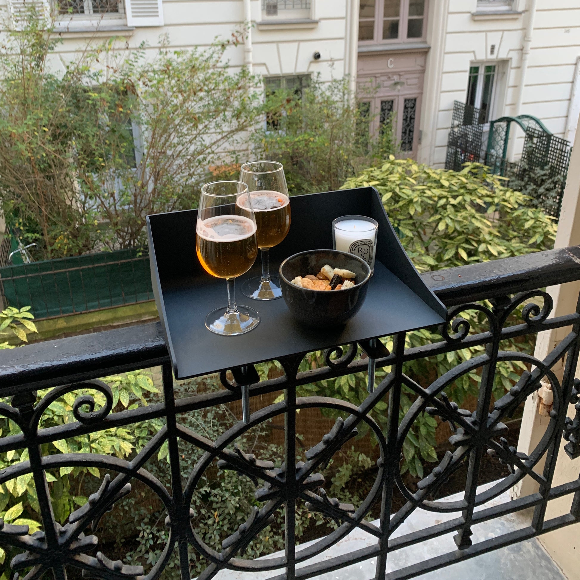 Table en acier pour balcon fabriquée en France